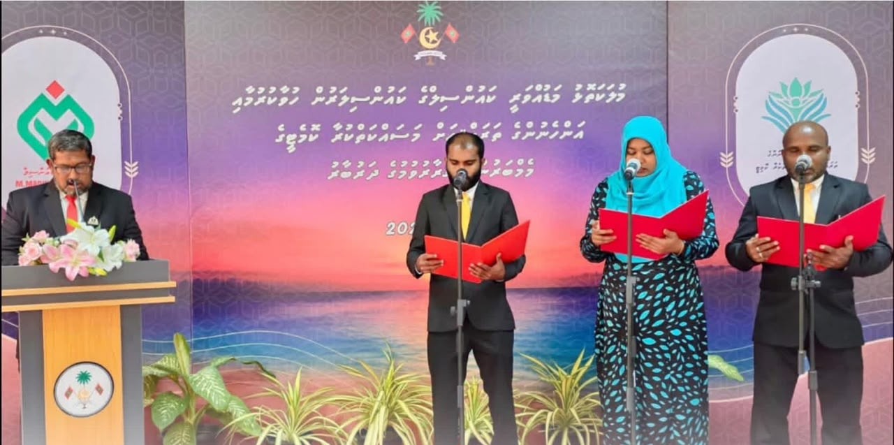 މުލަކަތޮޅު މަޑުއްވަރި ކައުންސިލްގެ 05 ވަނަ ދަޢުރުގެ ކައުންސިލް މެމްބަރުން ހުވާކުރުމާއި، ކައުންސިލްގެ އ.ތ.މ ކޮމިޓީގެ މެމްބަރުން އިޤުރާރުގައި ސޮއިކުރުމުގެ ދަރުބާރު
