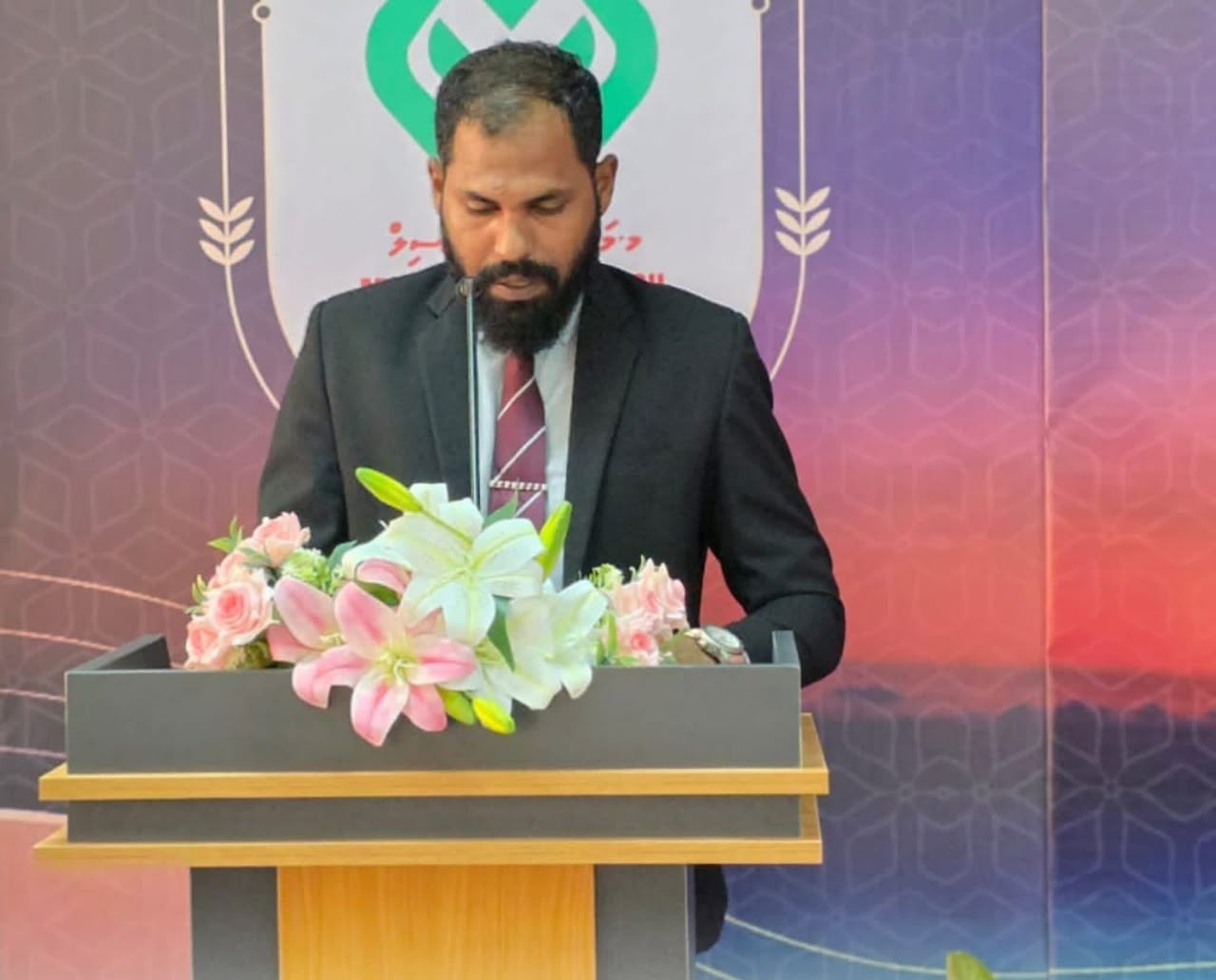 މުލަކަތޮޅު މަޑުއްވަރި ކައުންސިލްގެ 05 ވަނަ ދަޢުރުގެ ކައުންސިލް މެމްބަރުން ހުވާކުރުމާއި، ކައުންސިލްގެ އ.ތ.މ ކޮމިޓީގެ މެމްބަރުން އިޤުރާރުގައި ސޮއިކުރުމުގެ ދަރުބާރު